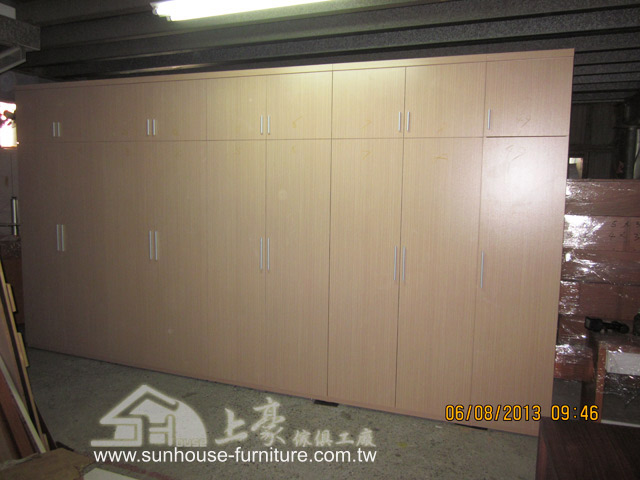 1308龍國街石老師訂製一面衣櫃牆
