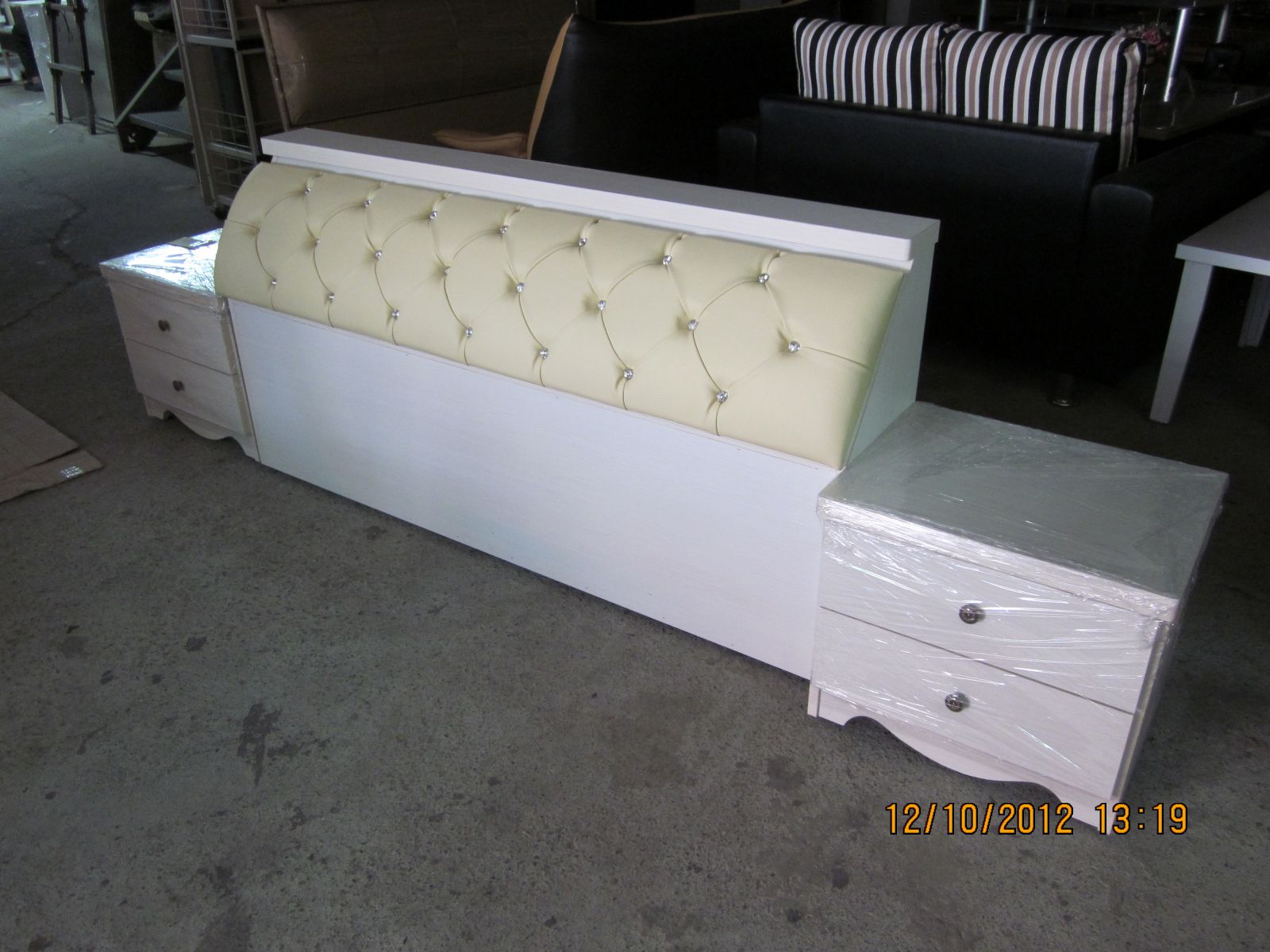 安南區王小姐訂製的6尺床頭與床頭櫃