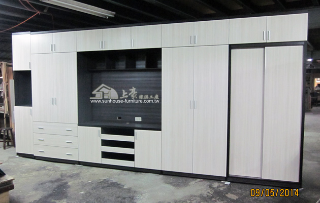 1405-1富強路陳先生訂製整面牆17尺衣櫃+電視牆