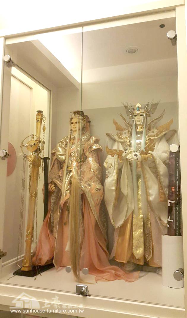 1505-4新興街黃小姐訂製大型布袋戲偶展示櫃