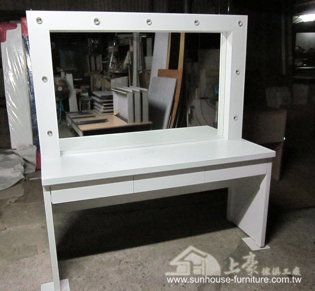 1503-2長北街陳小姐訂製5尺專業彩妝桌